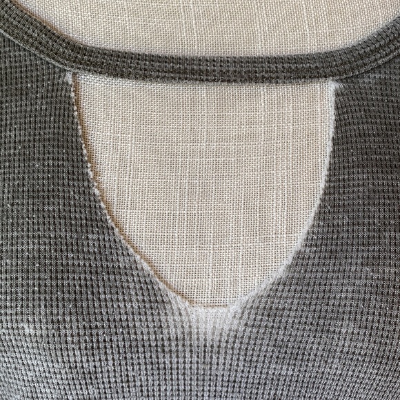 🎉 NEW 🎉 ANOTHER LOVE UNIQUE KEY HOLE TOP‼️ - Picture 4 of 12